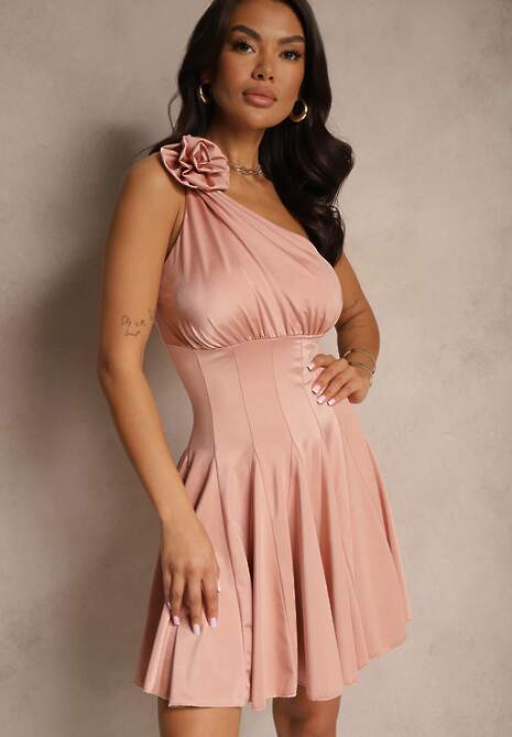 Różowa Rozkloszowana Sukienka Satynowa na Jedno Ramię z Kwiatem 3D Olerriva