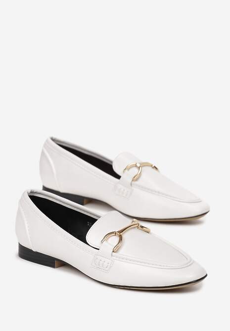 Białe Klasyczne Mokasyny z Kwadratowym Noskiem na Płaskim Obcasie Ozdobione Klamrą Aldreda