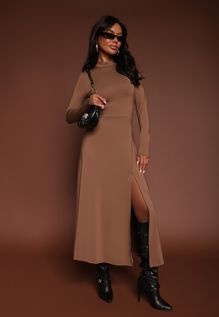 Brązowa Taliowana Sukienka z Rozcięciem na Boku i Półgolfem Saimara