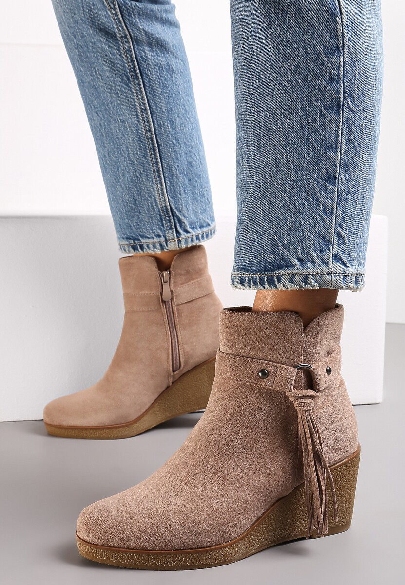 Ciemnobeżowe Botki na Koturnie z Ozdobnym Paskiem Aranja