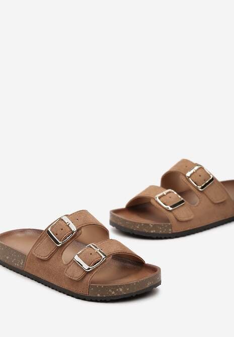 Ciemnobeżowe Klapki z Ekozamszu z Profilowaną Wkładką z Paskami i Klamrami Lettiea