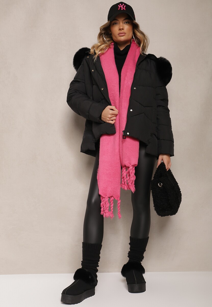 Czarna Kurtka Pikowana o Pudełkowym Kroju z Kapturem z Futrzanym Wykończeniem Venites