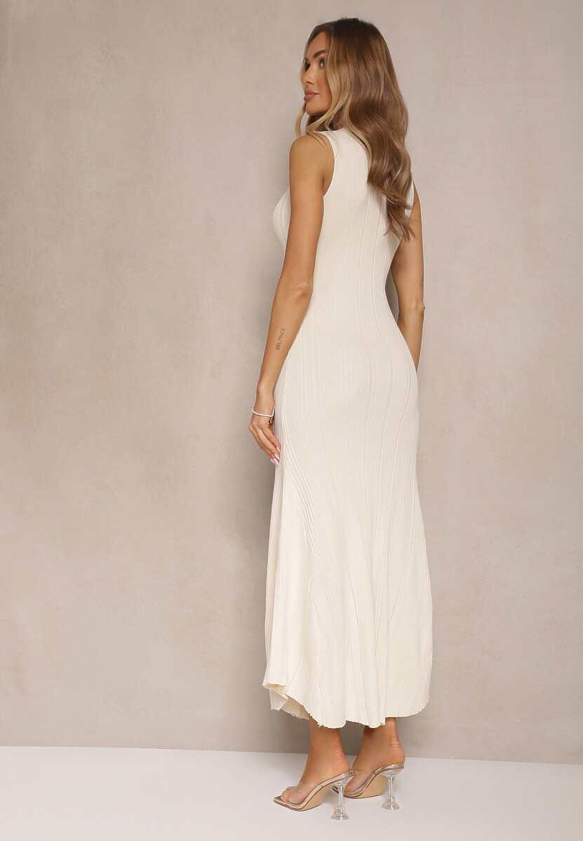 Jasnobeżowa Sweterkowa Sukienka z Wiskozy Ozdobiona Guzikami Lunioris