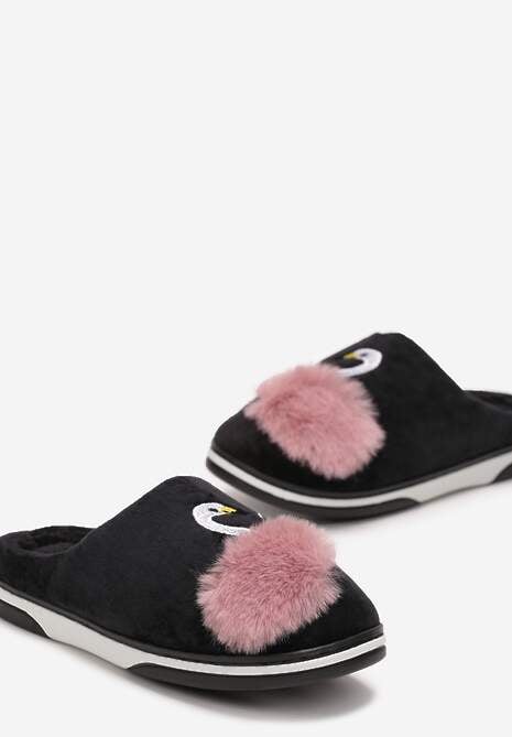 Czarne Kapcie na Płaskiej Podeszwie z Pomponem i Haftem Xamela