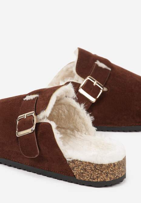 Ciemnobrązowe Kapcie na Płaskiej Podeszwie Ozdobione  Paskiem z Klamrą Ninnithra