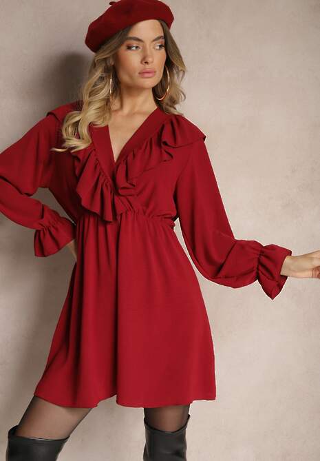 Bordowa Kopertowa Sukienka z Żabotem Ozdobiona Falbankami Melosia