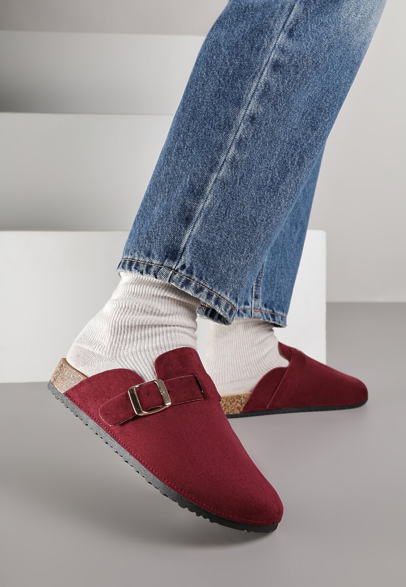 Czarne Klapki Ozdobione Klamrą na Pasku Zelevelis