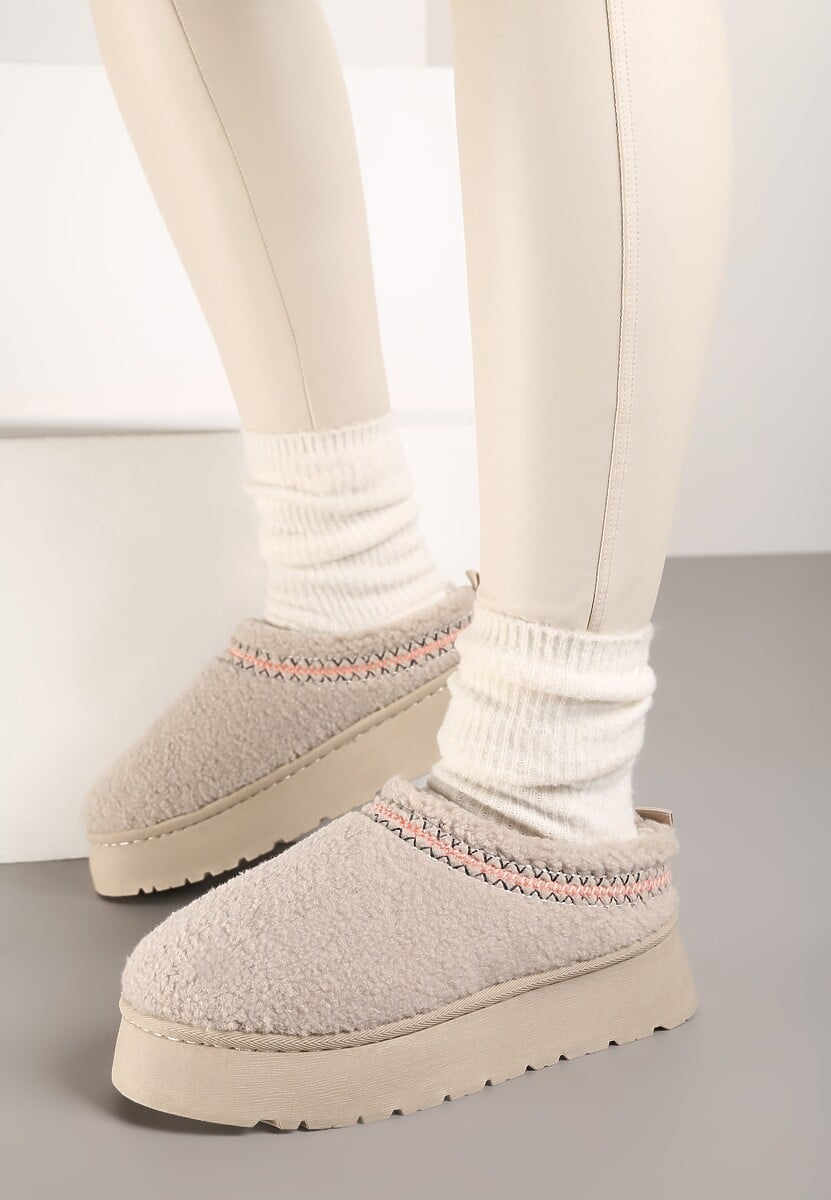 Czarne Śniegowce na Platformie Ozdobione Haftem i Niską Cholewką Zinnicira