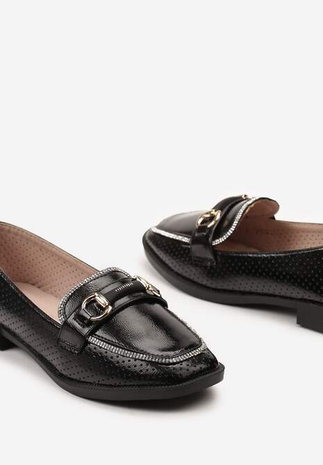Czarne Półbuty w Stylu Loafersów z Perforacją Drobnymi Cyrkoniami i Klamrą Keryth