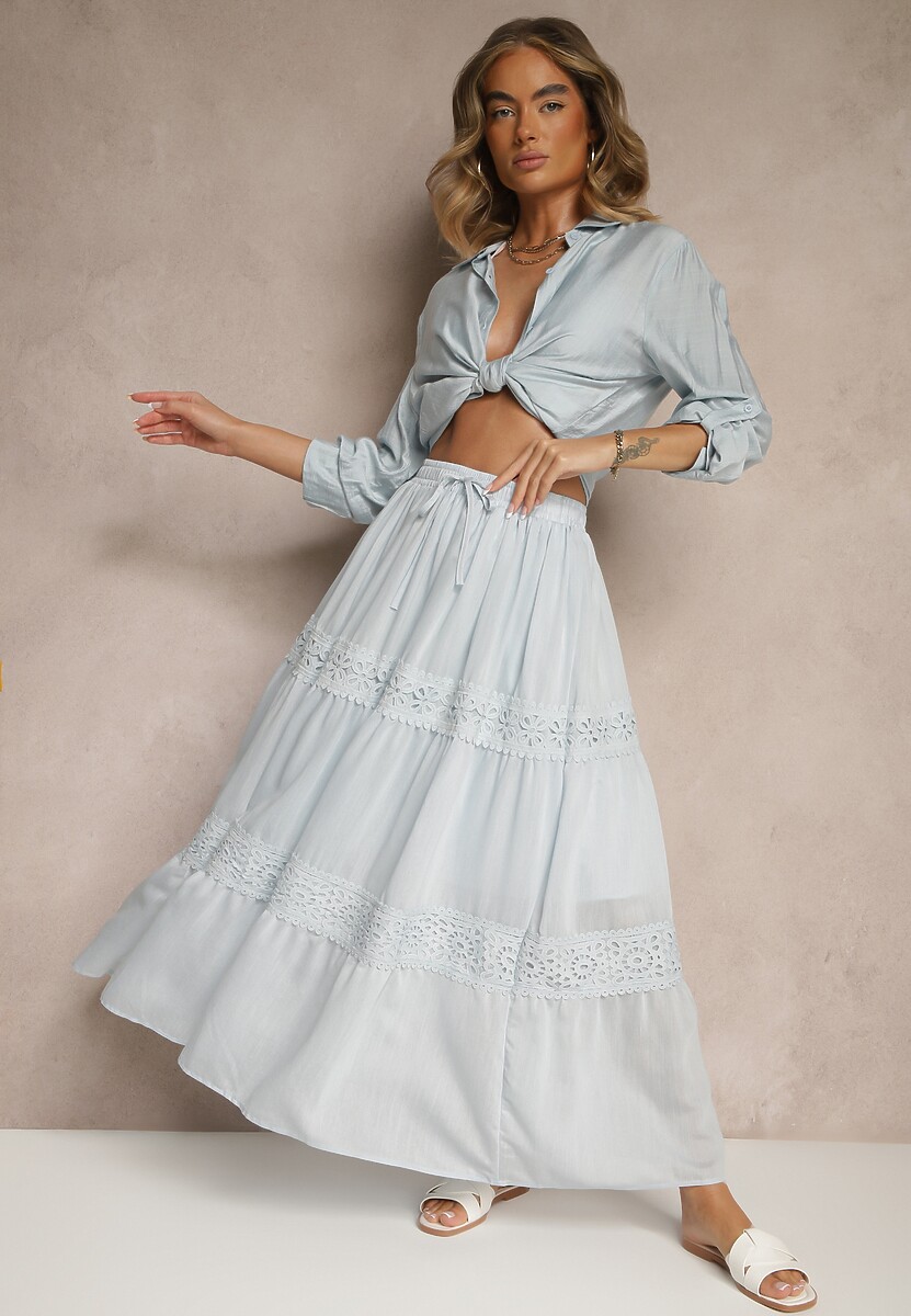 Jasnoniebieska Rozkloszowana Spódnica z Wiskozą Zdobiona Koronką Bannela