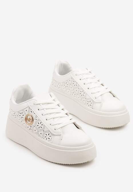 Białe Sneakersy na Platformie z Ażurowym Zdobieniem i Aplikacją Dalirnna