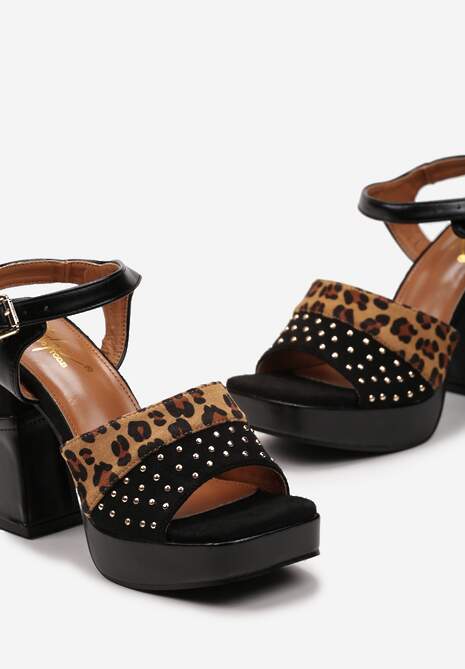 Czarne Sandały Zapinane wokół Kostki na Wysokim Słupku i Platformie z Nitami Trasiaga