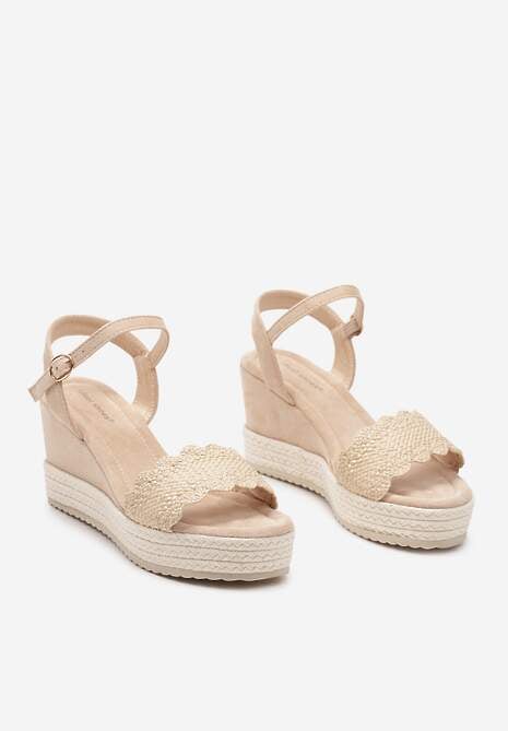 Beżowe Sandały z Ekozamszu na Koturnie Zapinane na Sprzączkę z Ozdobną Plecionką Vlalena