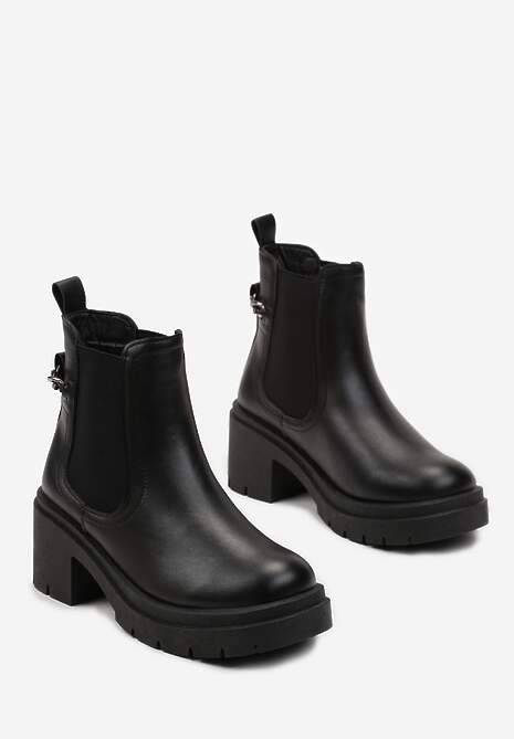 Czarne Botki Sztyblety na Słupku z Protektorem i Ozdobnym Łańcuchem Shalise