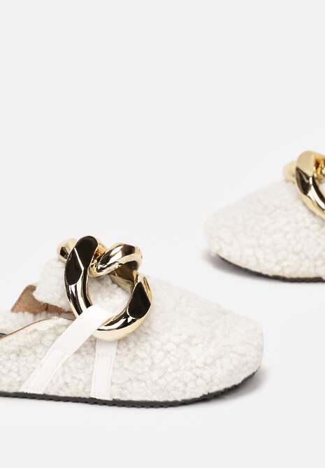 Białe Klapki z Ozdobnym Łańcuchem Dewerli