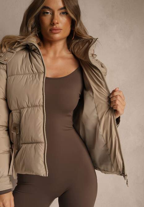 Beżowa Kurtka Puffer z Pikowanymi Przeszyciami i Odpinanym Kapturem Gallerea