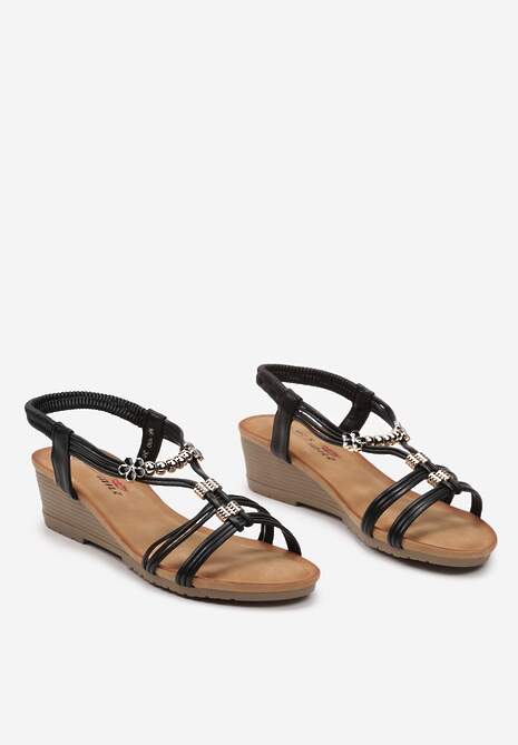 Czarne Sandały na Koturnie z Koralikami na Cienkich Paskach Vlarosa