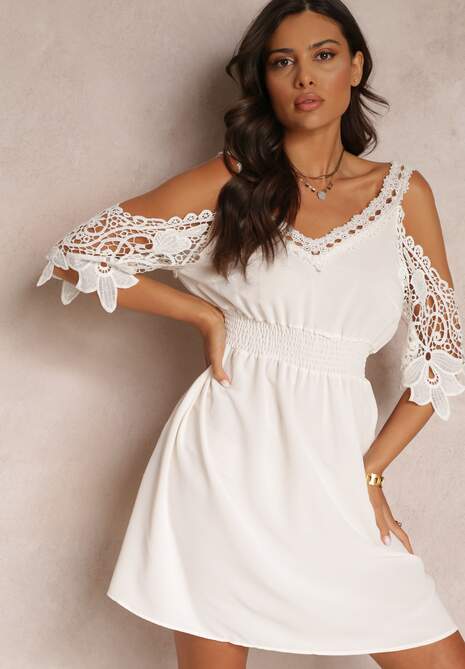 Beżowa Rozkloszowana Sukienka Mini z Gumką w Talii i Hiszpańskimi Rękawami z Koronką Carolta