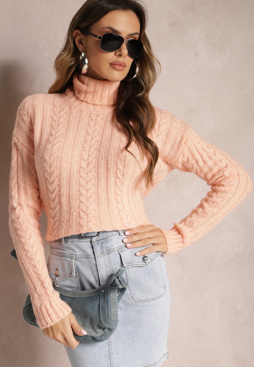 Jasnoróżowy Golf Dzianinowy w Warkoczykowy Splot Cleva