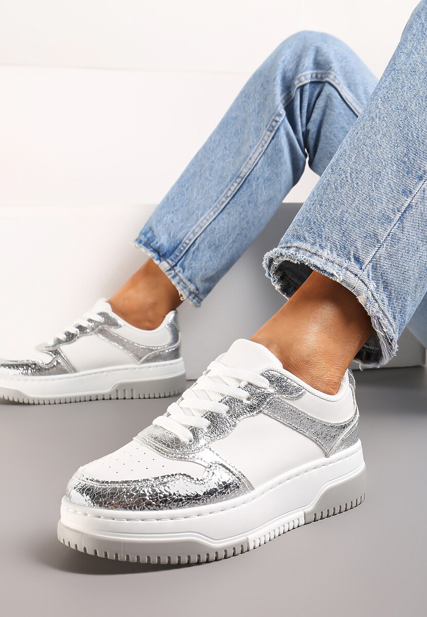 Srebrno-Białe Sneakersy na Niskiej Platformie z Ozdobnymi Przeszyciami Huviena