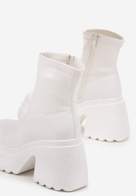 Białe Botki na Platformie i Słupku Wykończone Suwakiem i Dopasowaną Cholewką Saliefra