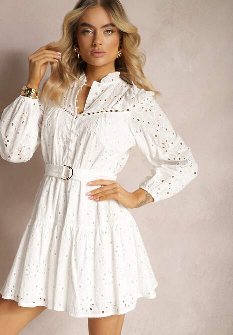 Biała Bawełniana Sukienka o Rozkloszowanym Fasonie z Ozdobnym Haftowaniem Bealiosa