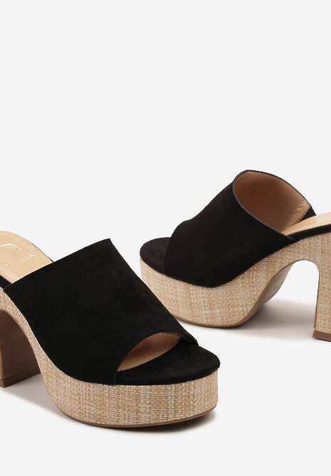Czarne Klapki na Platformie i Słupku z Szerokim Paskiem Blinna