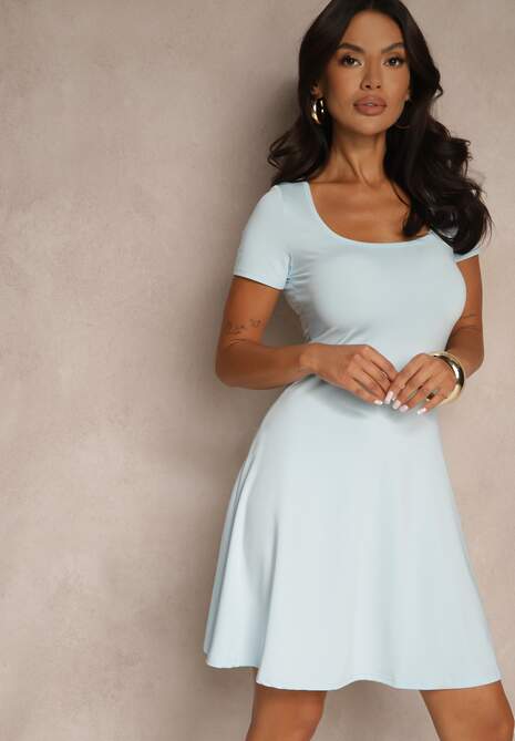 Jasnoniebieska Sukienka z Wiskozą o Rozkloszowanym Kroju z Kwadratowym Dekoltem Miluriela