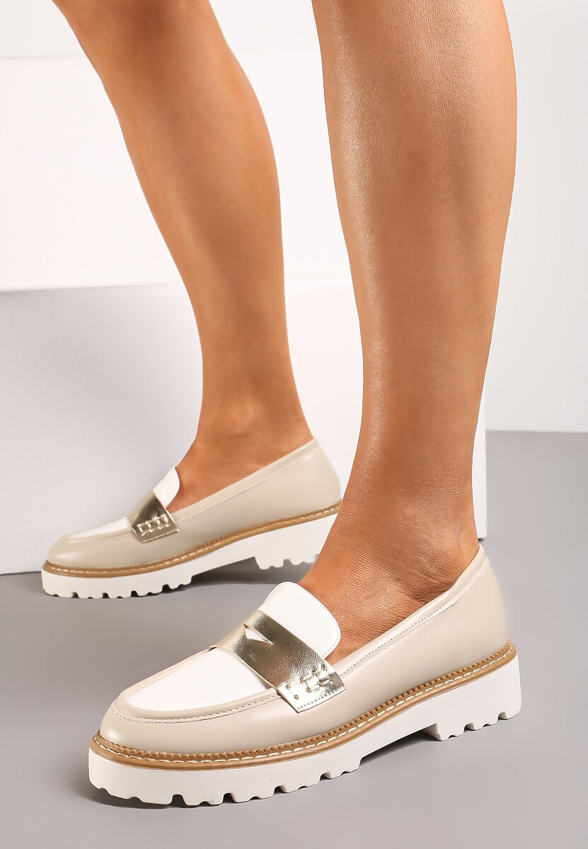 Beżowe Mokasyny na Grubej Podeszwie Ozdobione Metalicznym Paskiem Aelwine