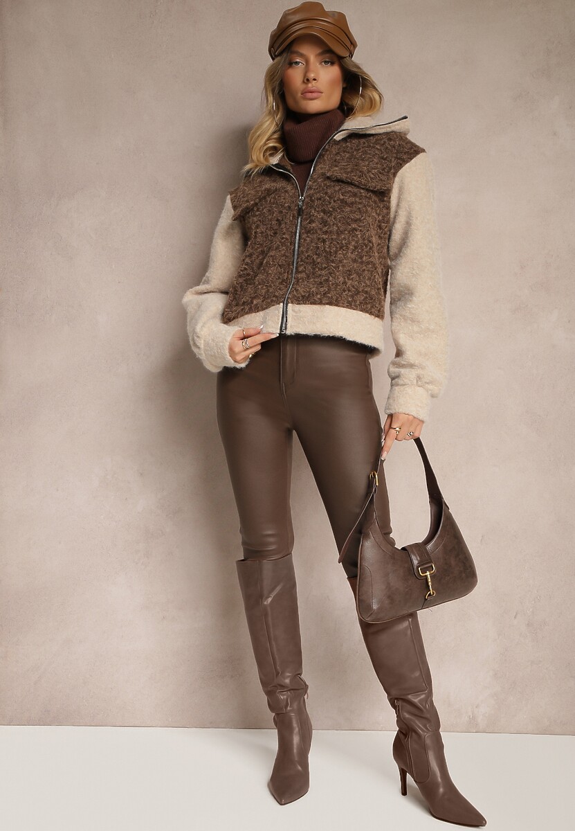 Brązowa Przejściowa Kurtka Boucle z Wysokim Kołnierzem i Imitacją Kieszeni Lilarra