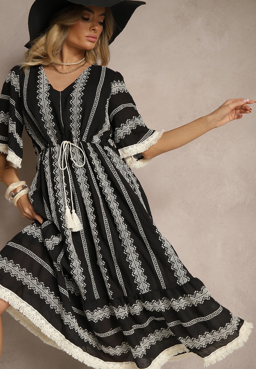 Czarna Rozkloszowana Sukienka Boho z Bawełny Zdobiona Haftem i Wiązaniem Koriruna