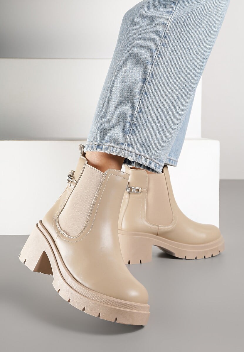Beżowe Botki Sztyblety na Słupku z Protektorem i Ozdobnym Łańcuchem Shalise