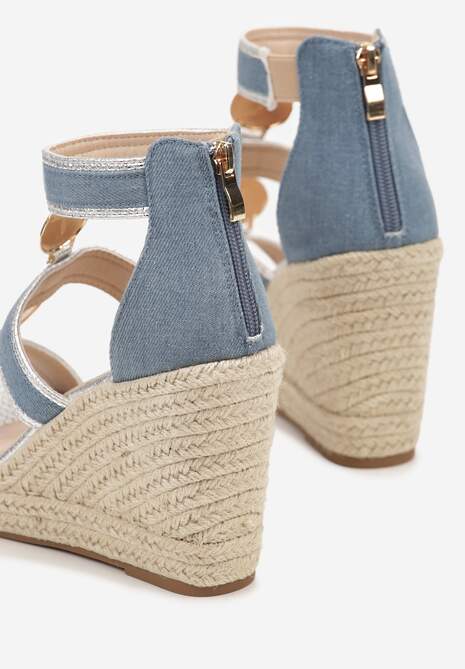 Niebieskie Sandały na Koturnie w Stylu Boho Ozdobione Suwakiem i Metalicznymi Aplikacjami Desvia