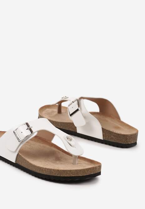 Białe Japonki na Platformie Imitującej Korek Ozdobione Klamrą Velsemi