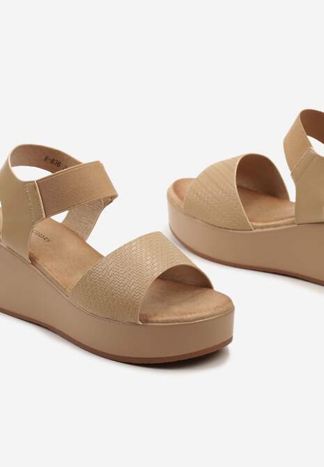 Ciemnobeżowe Casualowe Sandały na Koturnie bez Zapięcia Tesatina