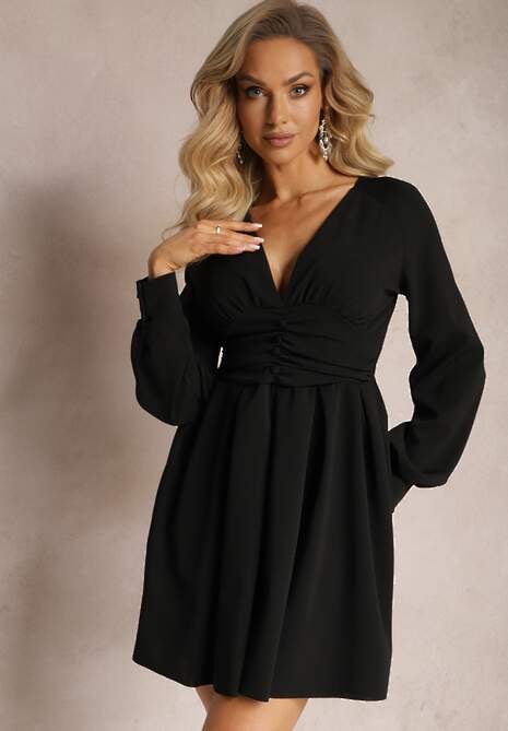 Czarna Sukienka Mini z Trójkątnym Dekoltem i Marszczoną Talią Ozdobiona Guzikami Bulwina