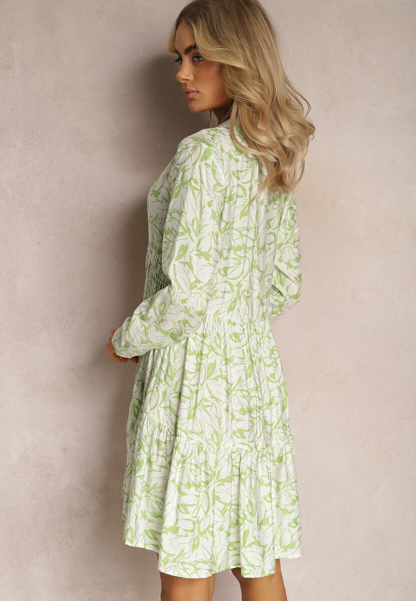 Zielono-Biała Kopertowa Sukienka Mini z Falbanką i Ozdobnym Printem Oletia