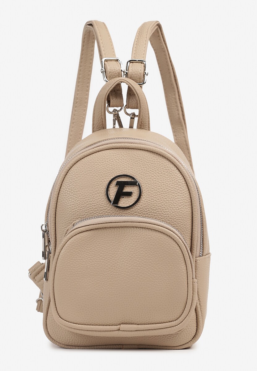 Jasnobeżowy Mały Plecak Zdobiony Metalowym Detalem Wyposażony w Dodatkową Kieszeń Savarosa