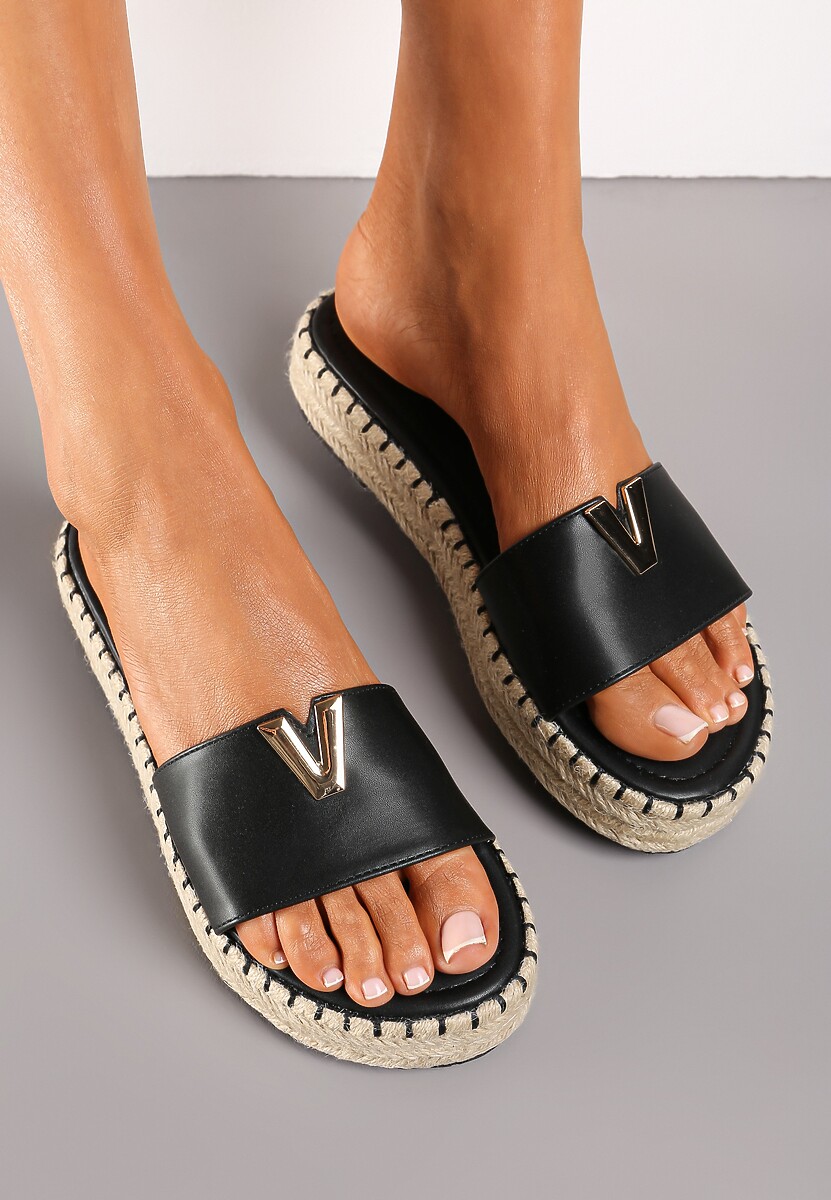 Czarne Klapki na Pasku Metalowa Ozdoba Podeszwa z Ozdobnie Plecionej Juty Raskia