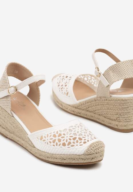 Białe Sandały Typu Espadryle z Ażurową Cholewką i Plecionym Koturnem Nusithena