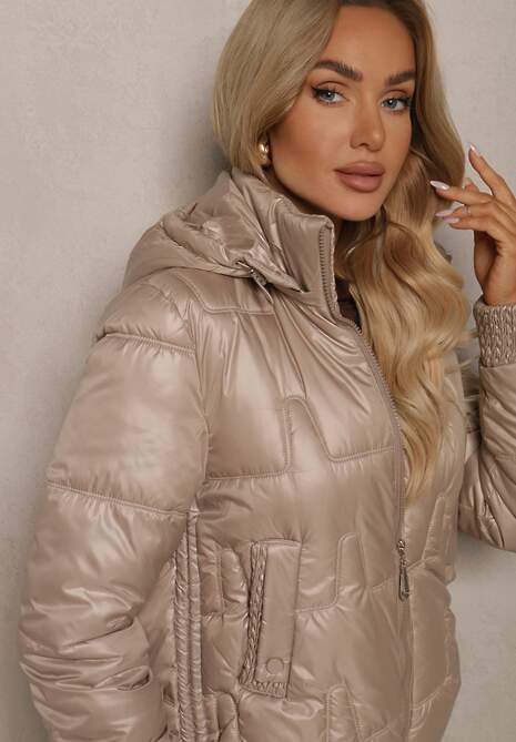 Ciemnobeżowa Kurtka z Odpinanym Kapturem Dłuższym Tyłem i Ściągaczami z Pikowanym Przeszyciem Zinlea