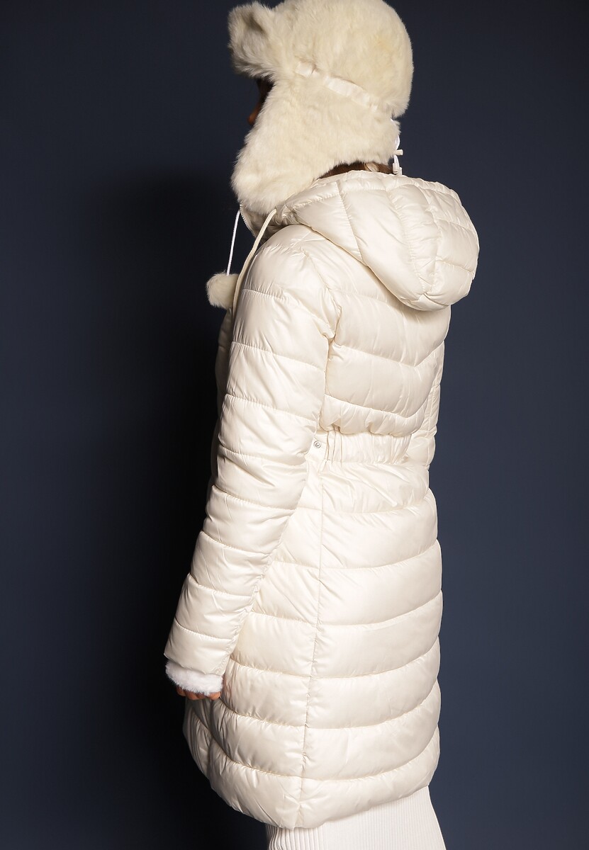 Jasnobeżowa Długa Kurtka z Kapturem i Dwustronnym Suwakiem Zdobiona Pikowaniem Sanvela