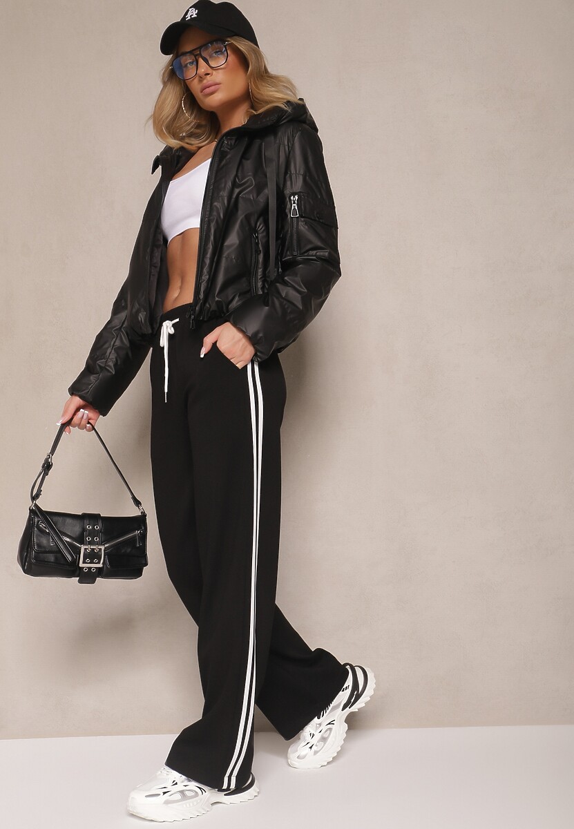 Czarna Kurtka Wiatrówka z Kapturem o Pudełkowym Kroju Hirloti