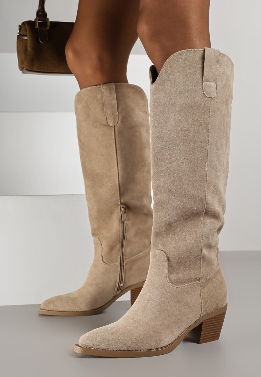 Ciemnobeżowe Kozaki z Imitacji Zamszu o Fasonie Kowbojek na Niskim Stożku Anuvitta