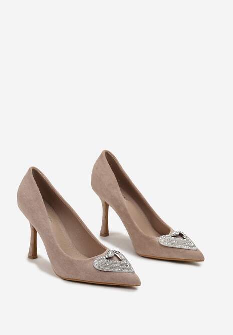 Ciemnobeżowe Szpilki z Klamrą z Cyrkoniami w Kształcie Serca Ratina