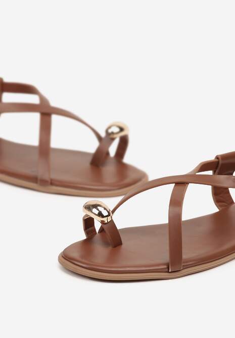 Brązowe Sandały Typu Japonki Vices z Metaliczną Ozdobną na Palcu Vevisa