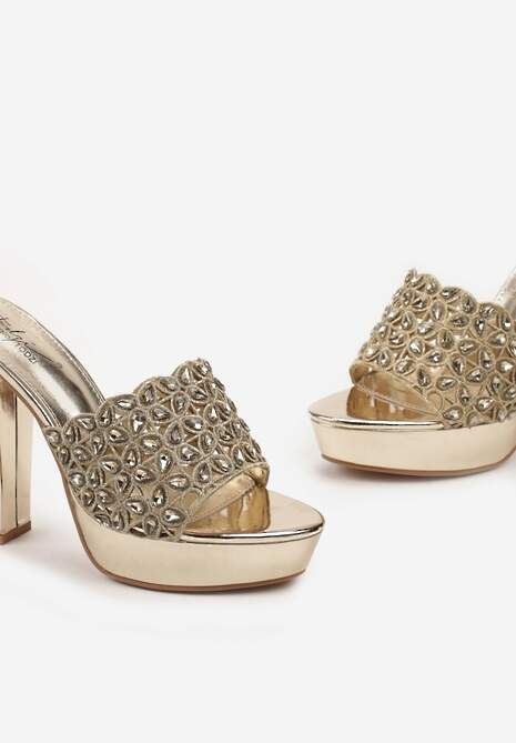 Złote Klapki na Platformie i Wysokim Słupku z Cyrkoniami na Ażurowej Cholewce Ernella