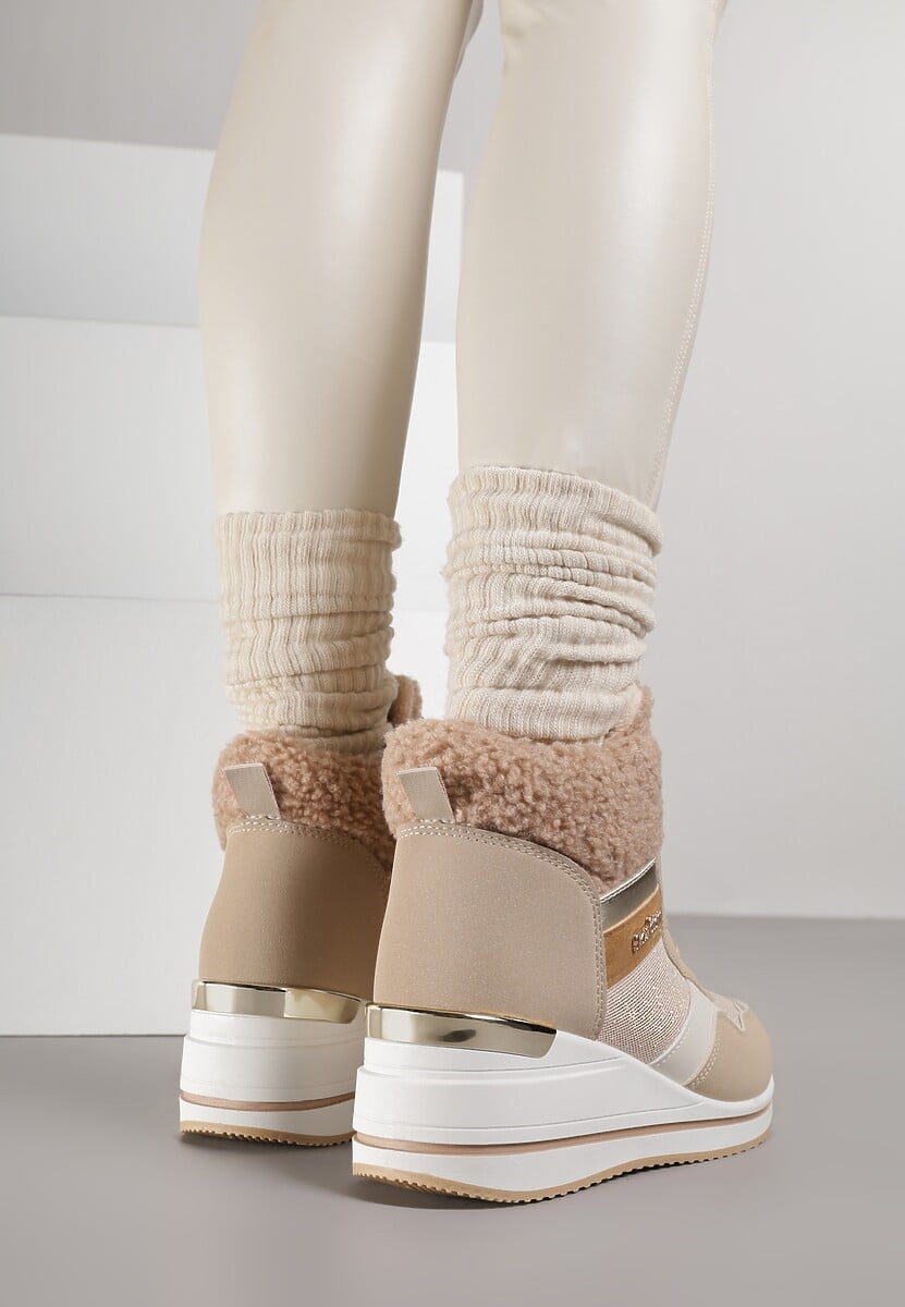Ciemnobeżowe Botki na Koturnie w Streetwearowym Stylu Ozdobione Futerkiem Arabelline