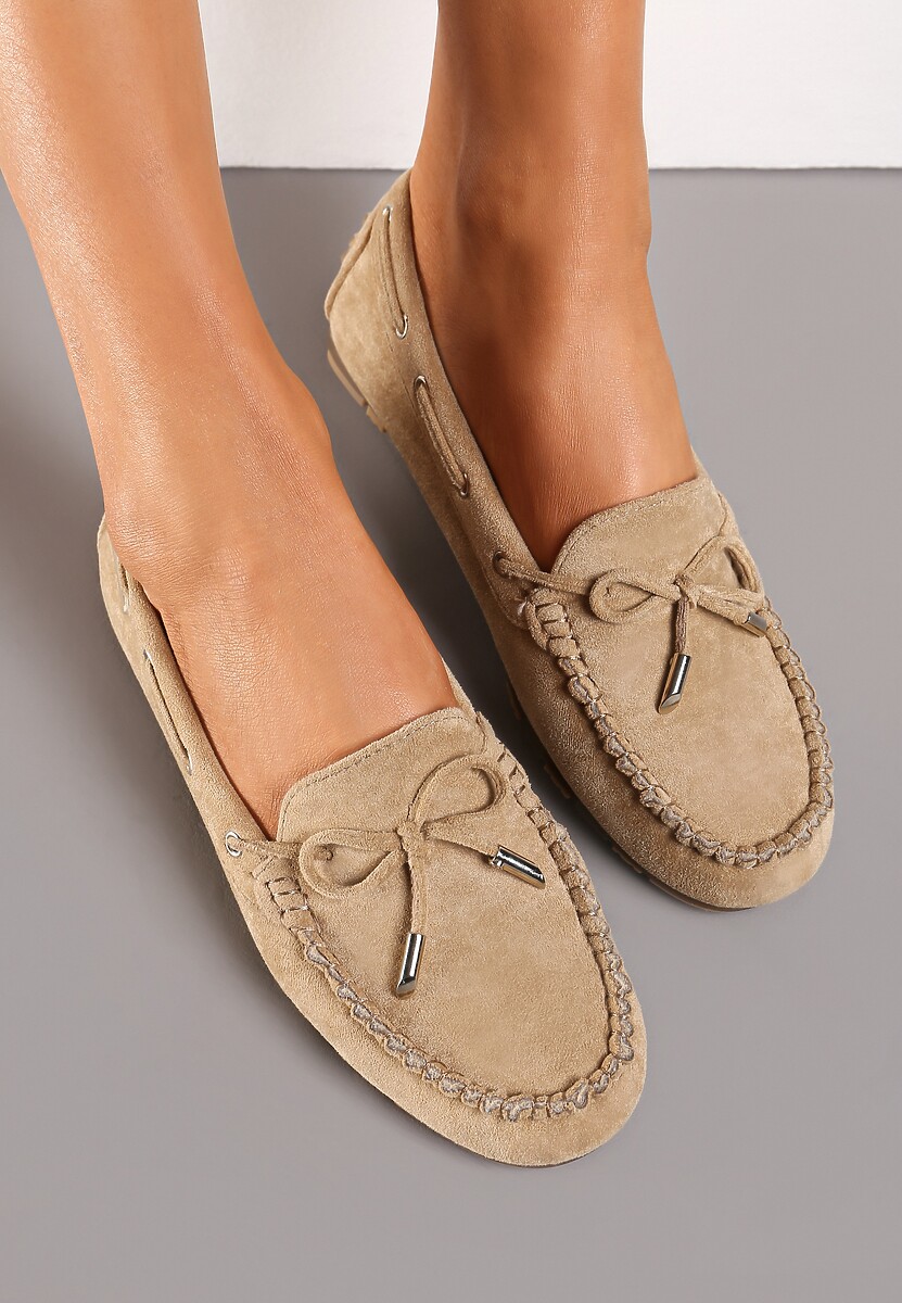 Ciemnobeżowe Mokasyny Ozdobione Wiązaniami i Kokardką na Froncie Cimella