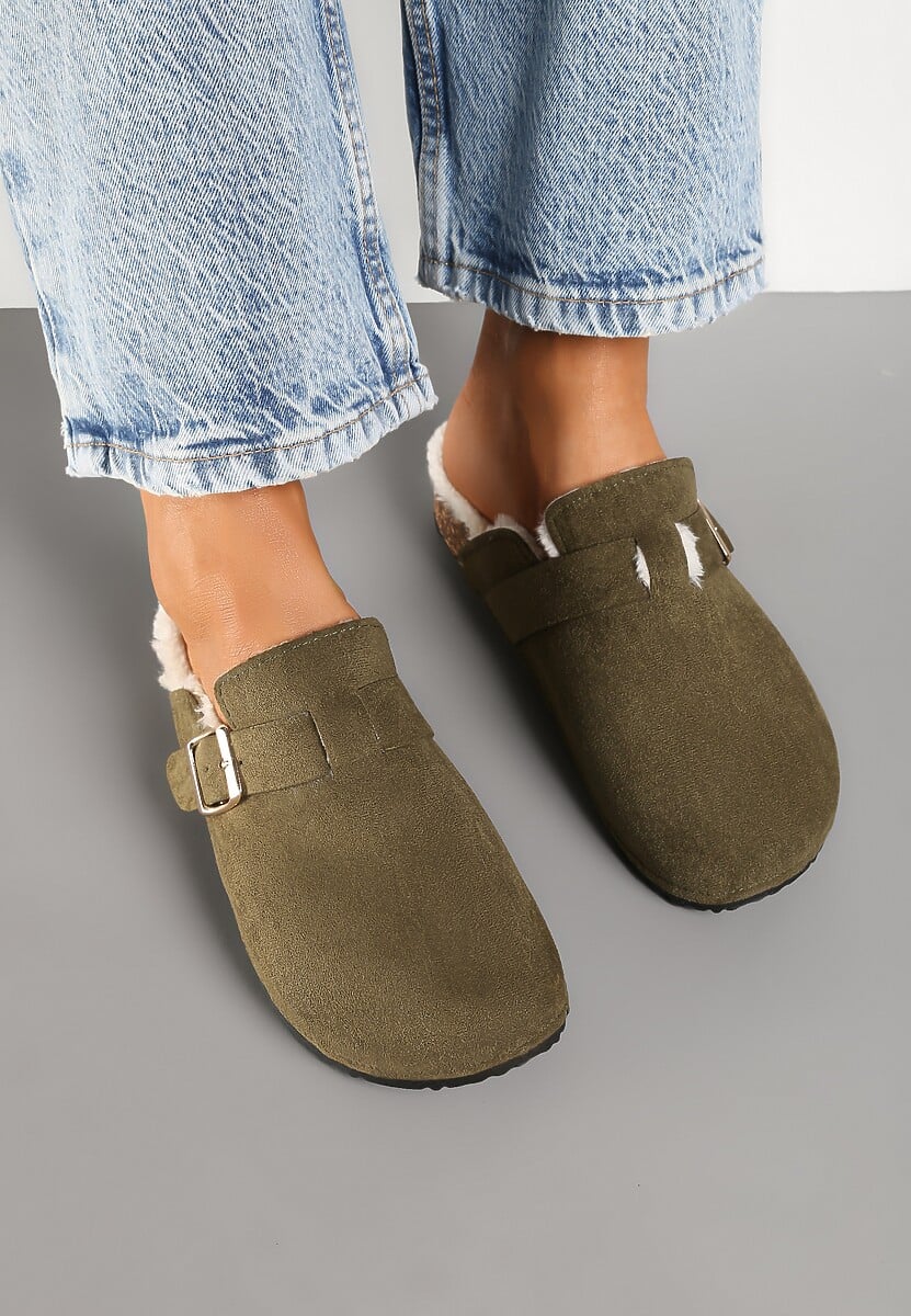 Zielone Kapcie na Płaskiej Podeszwie Ozdobione  Paskiem z Klamrą Ninnithra